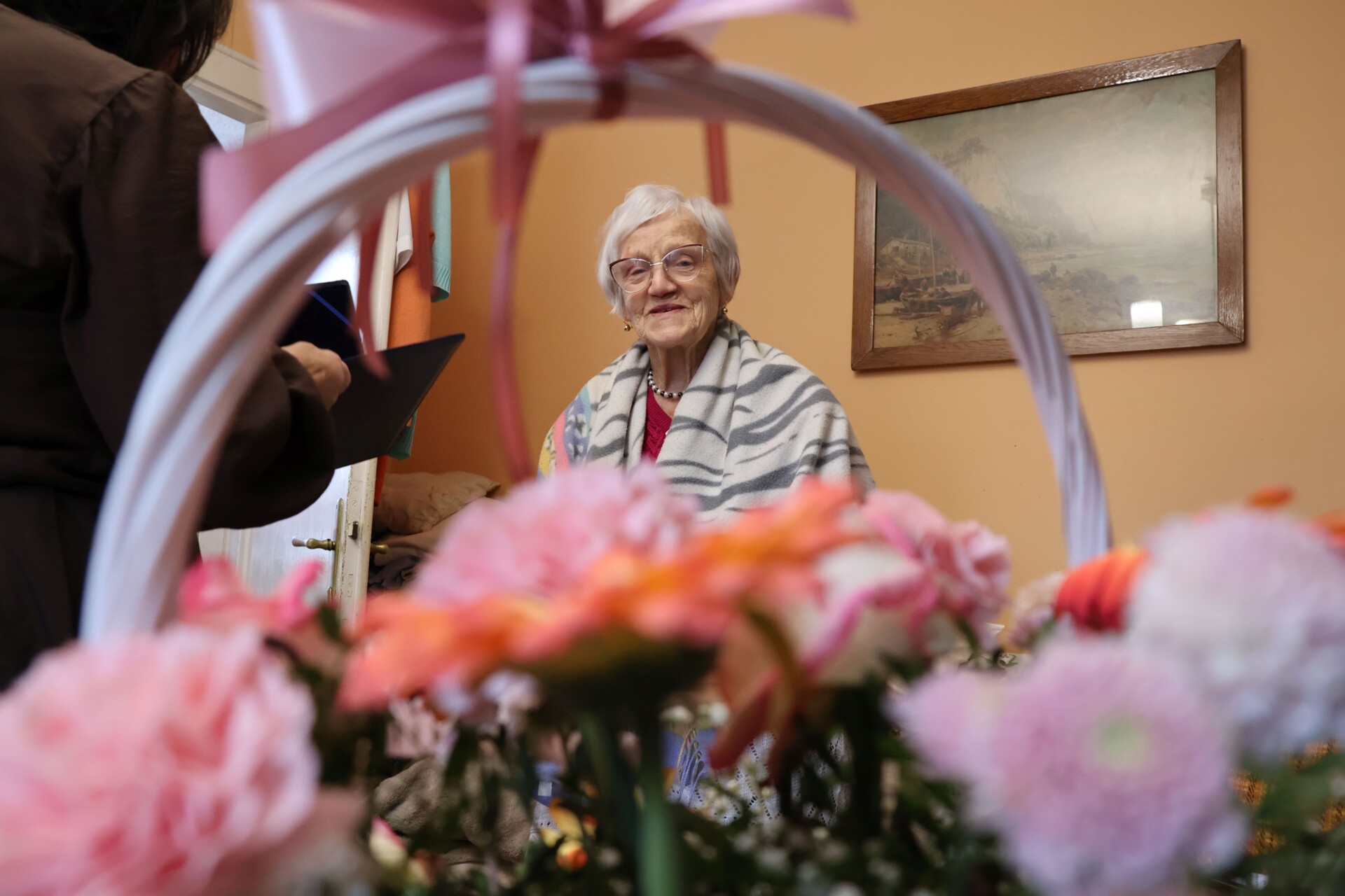 Jako 18-latka zajęła się wychowaniem syna zmarłej siostry. Teraz świętowała setne urodziny