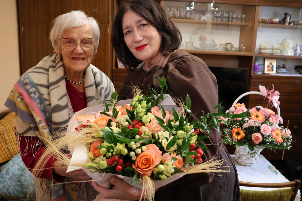 Jako 18-latka zajęła się wychowaniem syna zmarłej siostry. Teraz świętowała setne urodziny