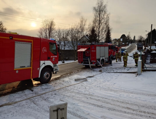 Bestwina: Pożar w budynku. Zapaliło się drewno | ZDJĘCIA
