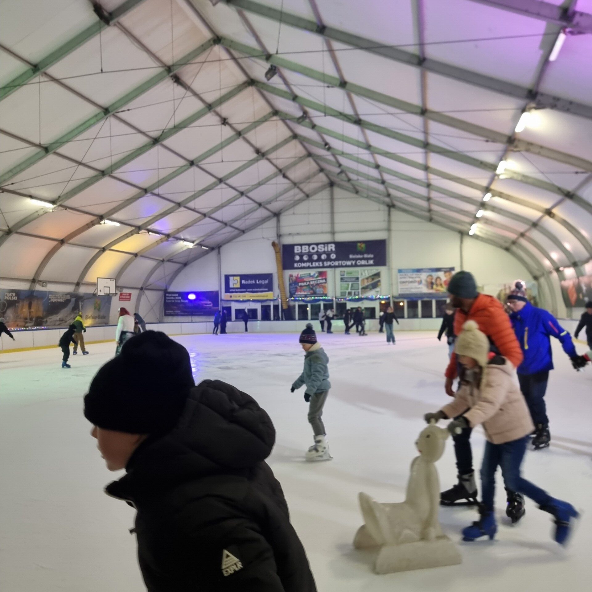 Śmigaj na łyżwach… w rytmie DJ-skich setów!