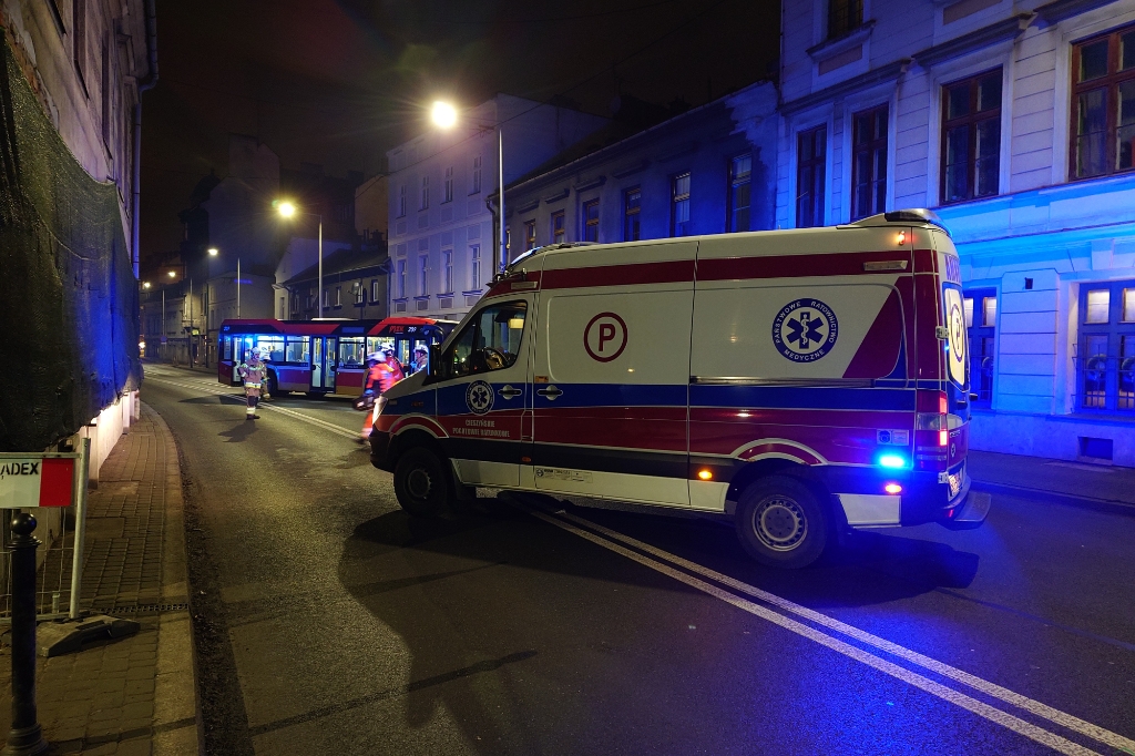 Dwie osoby nie żyją, osiem poszkodowanych. Symulowali wypadek z dawnych lat | ZDJĘCIA