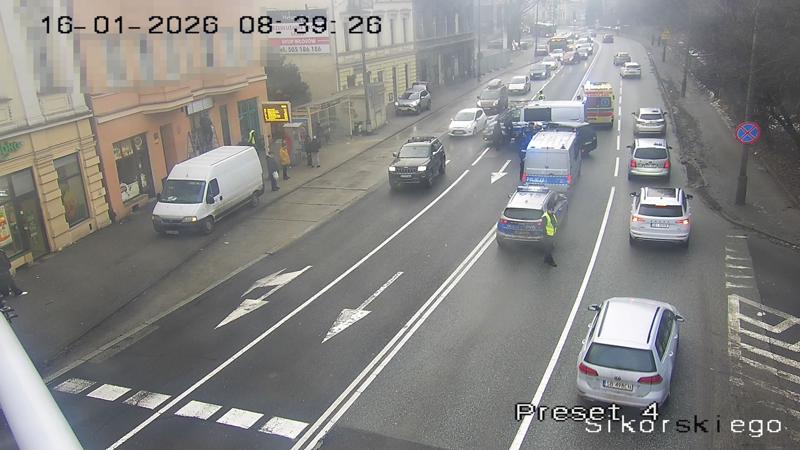 Kolizja z udziałem radiowozu. Ruch w centrum Bielska-Białej odbywa się normalnie