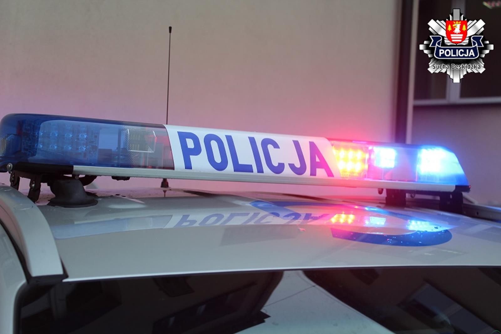 Pijany i zakazem kierowania uciekał przed policjantami. gwałtownie i dotkliwie go ukarano