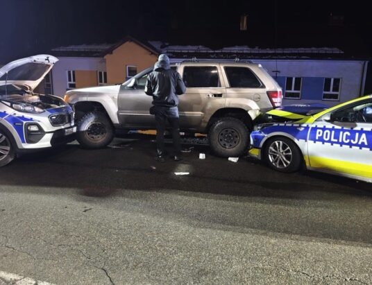 Policyjny pościg w powiecie wadowickim. Uszkodzone dwa radiowozy!