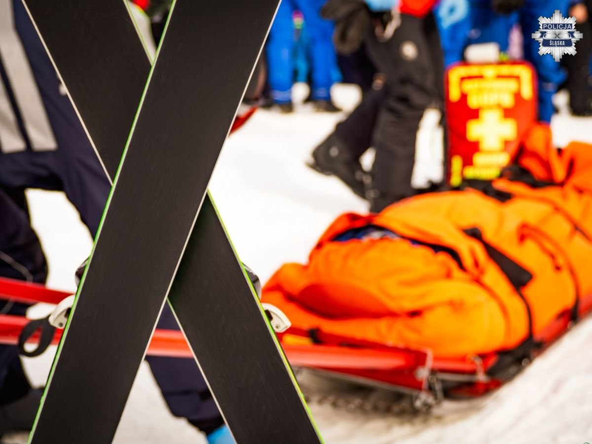 Bez skrupułów: skradziono narty ratownikom GOPR podczas dyżuru. Policja zadziałała szybko