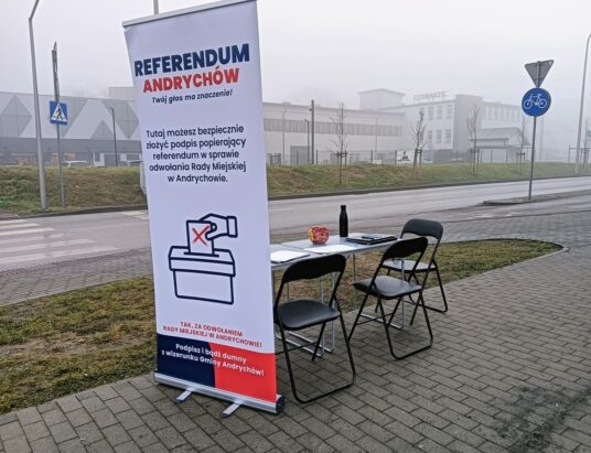 Złożyli podpisy w sprawie referendum w gminie Andrychów | WIDEO