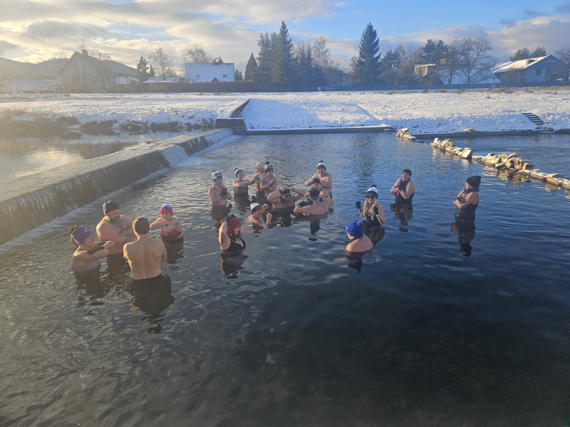 Skoczowskie morsy zmieniły rzekę. Teraz kąpią się w Górkach Wielkich