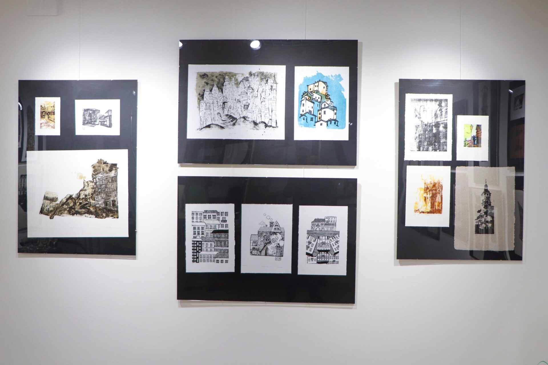 Studencka grafika w Galerii ARTadres. „Kamieniczki i uliczki z latarenką” w Skoczowie