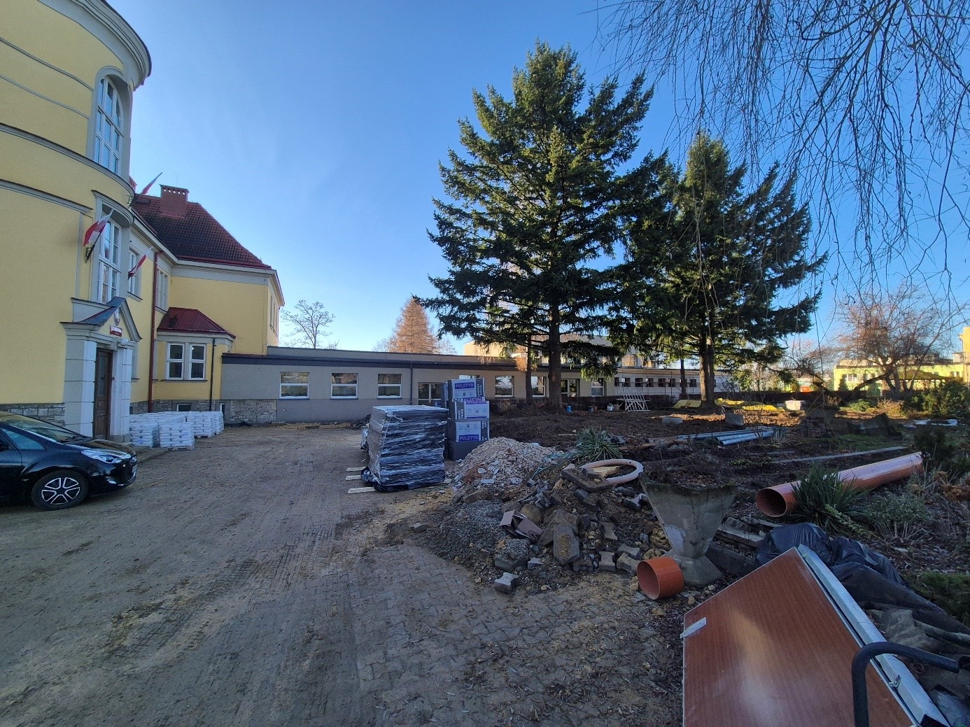 Postępuje termomodernizacja Zespołu Szkół Przyrodniczo-Technicznych w Międzyświeciu