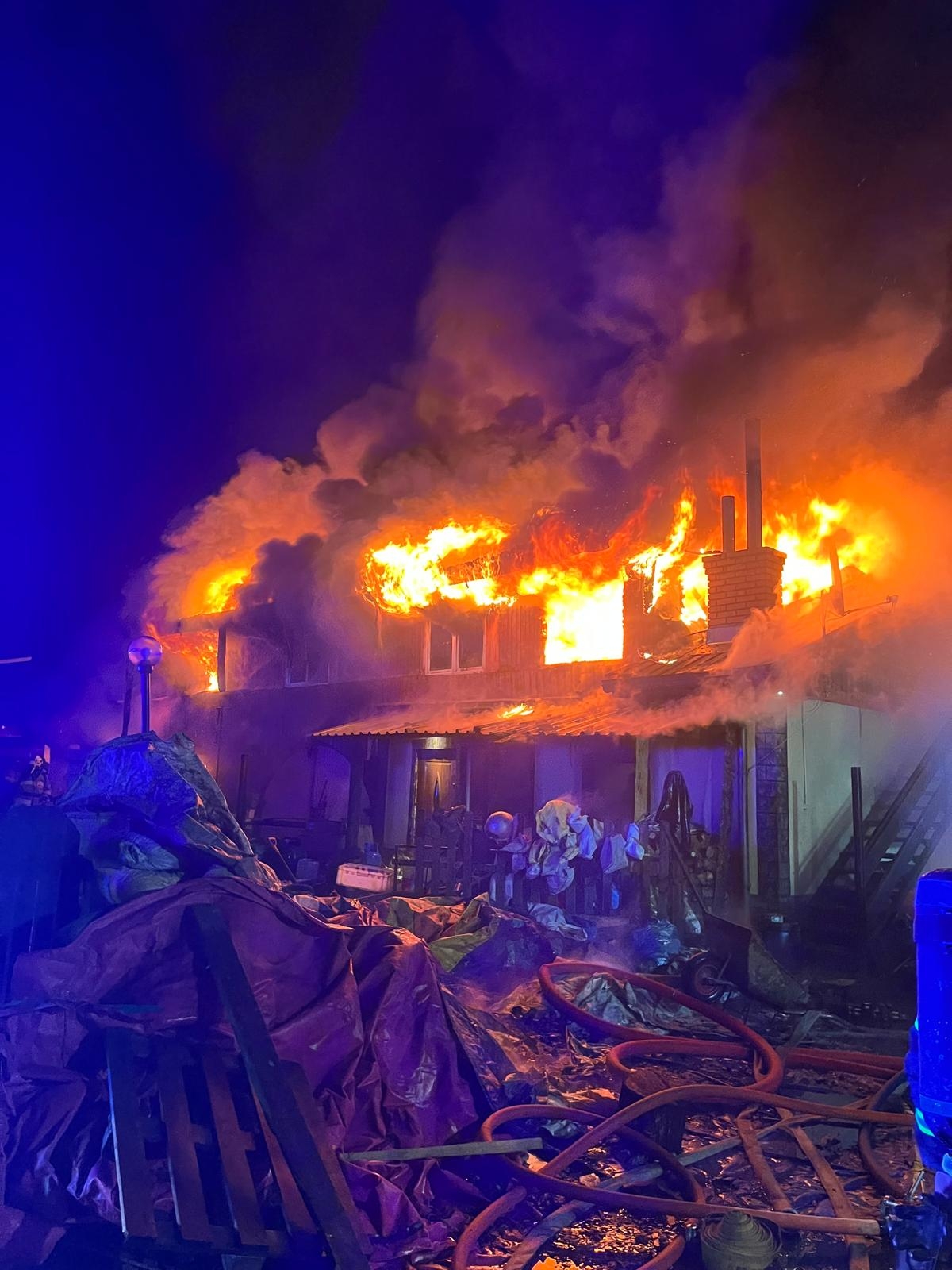 Tragiczny pożar w Kończycach Wielkich. Nie żyje jedna osoba, budynek doszczętnie zniszczony