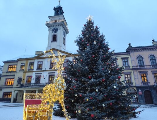 Cieszyn: W 2025 r. przybyło urodzeń, ale i zgonów. Królowały klasyczne imiona