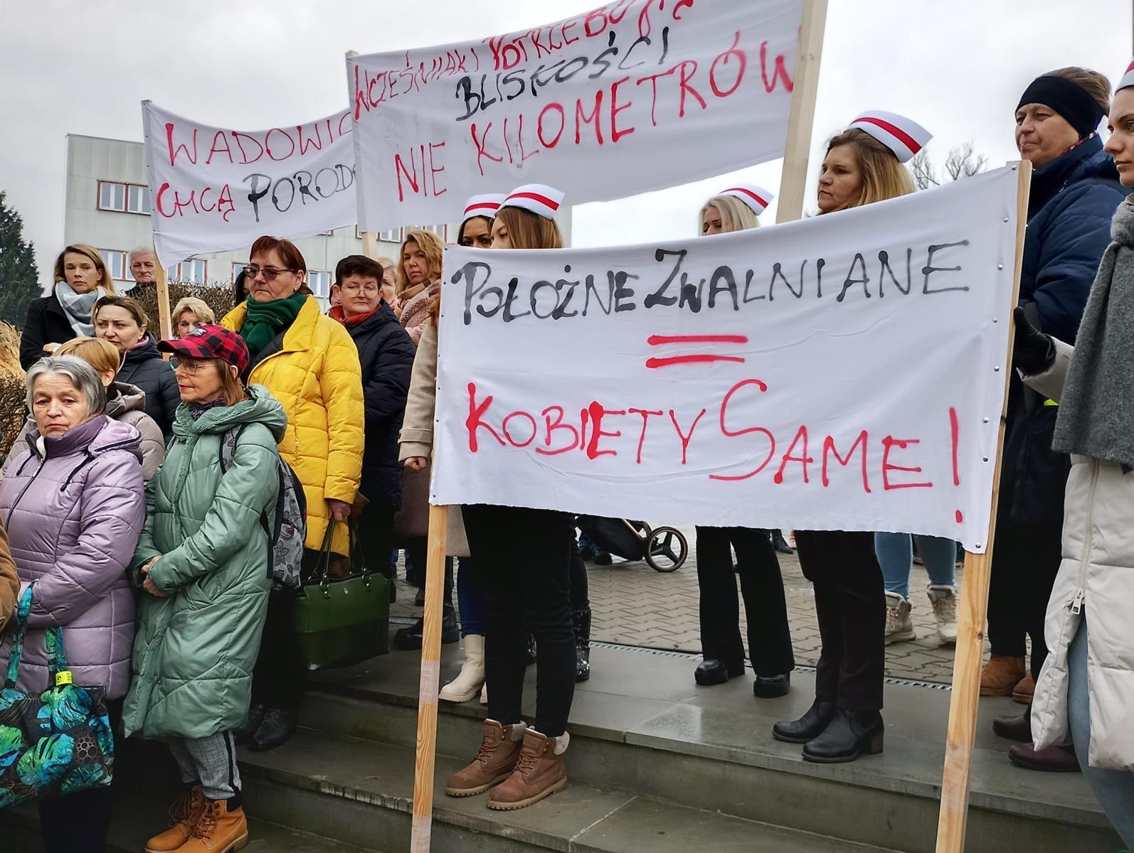 Protest przed Starostwem Powiatowym w Wadowicach! – ZDJĘCIA