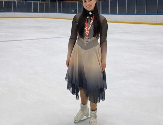 Kamila Paś po zawodach w łyżwiarstwie synchronicznym. Wychowanka KS Cieszyn i jej intensywny sezon