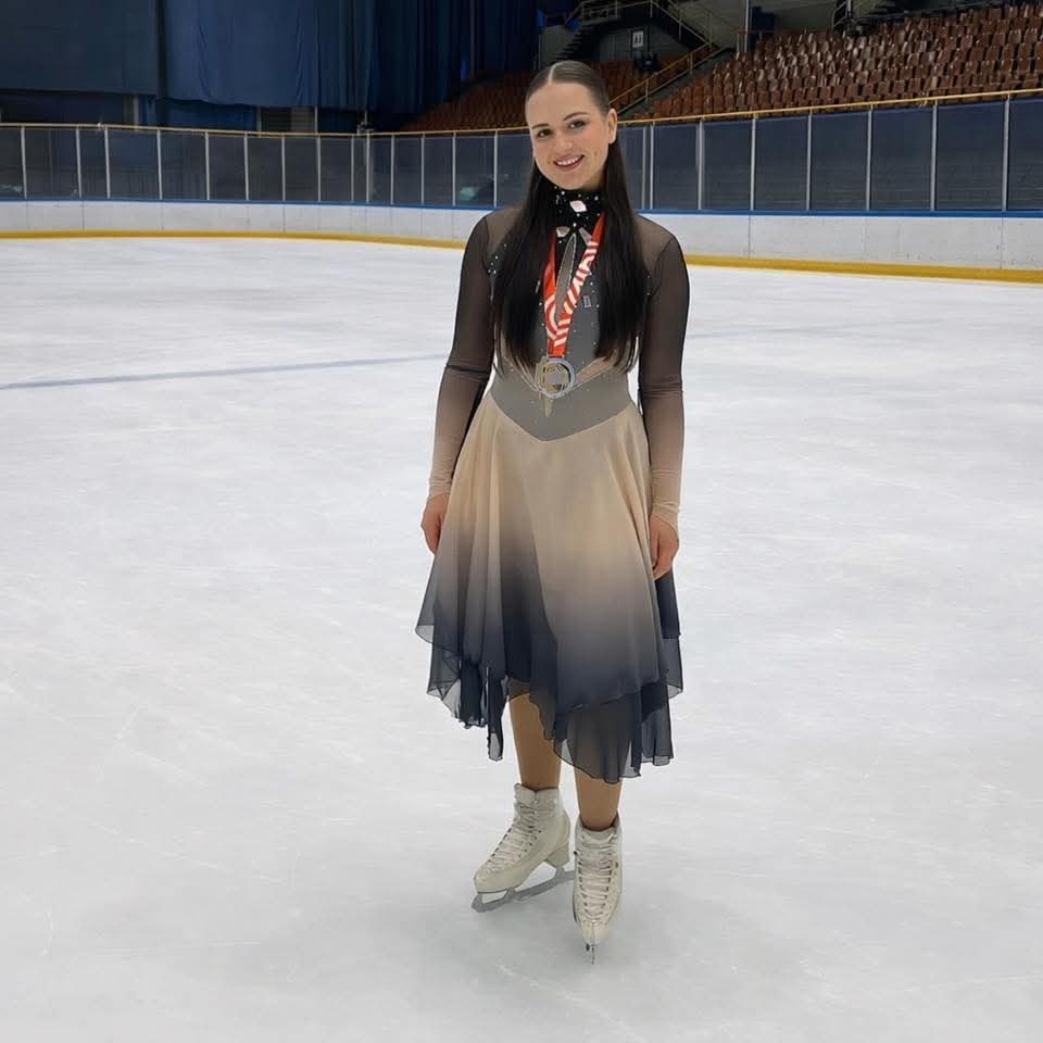 Kamila Paś po zawodach w łyżwiarstwie synchronicznym. Wychowanka KS Cieszyn i jej intensywny sezon