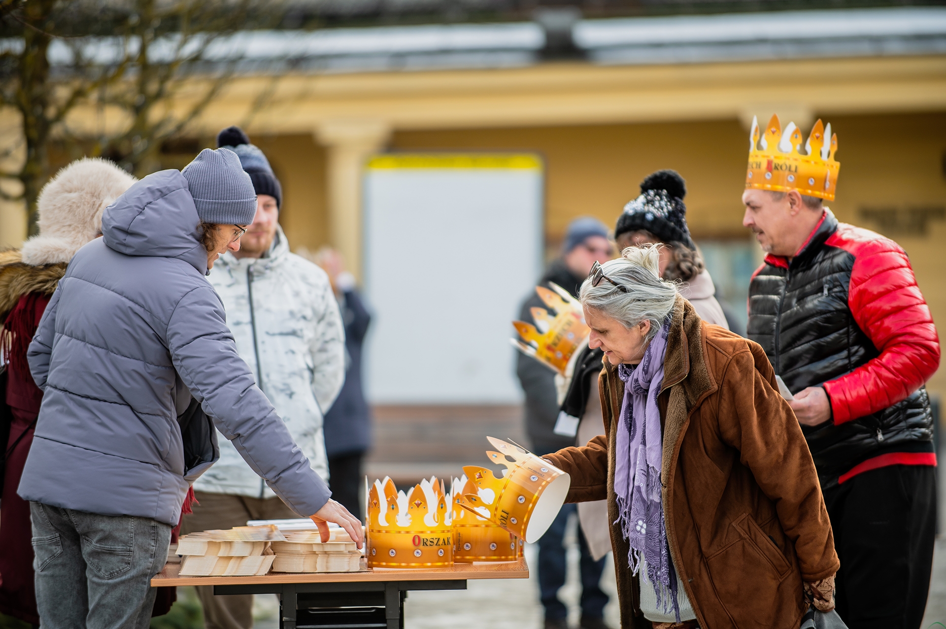 Mieszkańcy Cieszyna i goście nadzieją się cieszą, w barwnym orszaku przeszli ulicami miasta| ZDJĘCIA