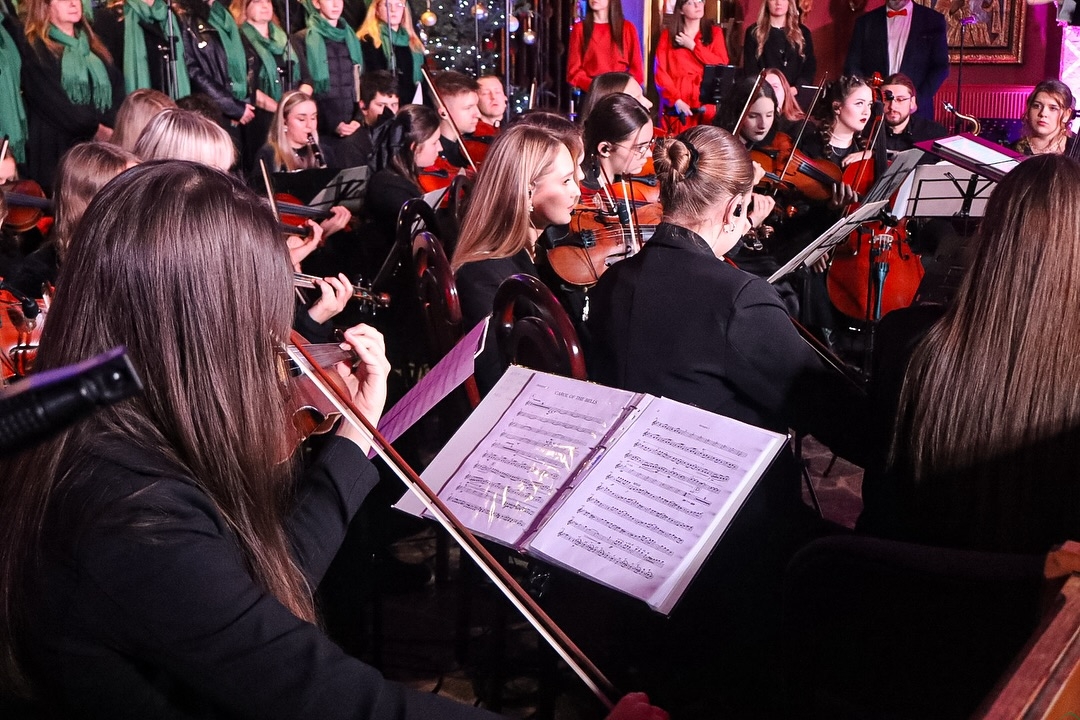 Niecodzienne Koncerty Kolęd, czyli potężne brzmienie orkiestry i chóru