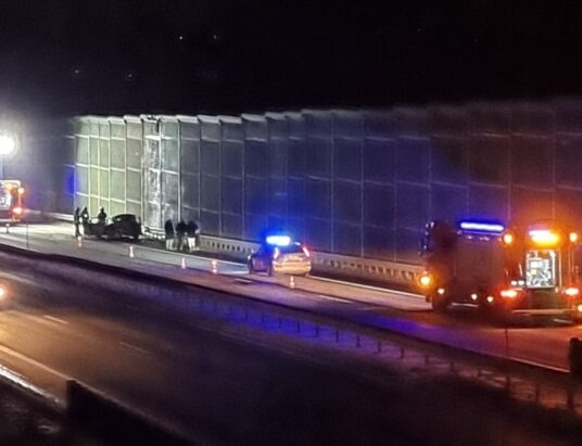 Na dwupasmówce w Międzyświeciu spłonął samochód