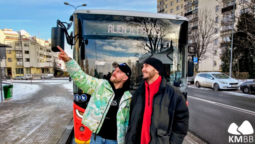 Alien, Majtis i Samu będą… zapowiadać przystanki autobusowe! WIDEO