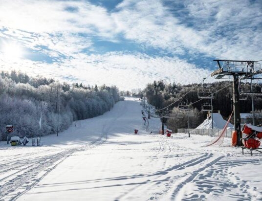 Startuje sezon narciarski na Dębowcu. Nowością karnet dla młodych