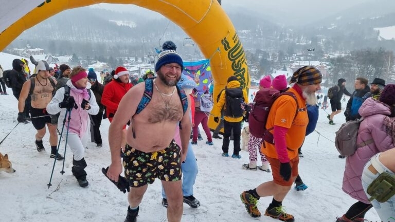 Ponad 90 tys. zł dla Kazika. Zimowe Wejście na Czantorię w krótkich gaciach znów pomogło