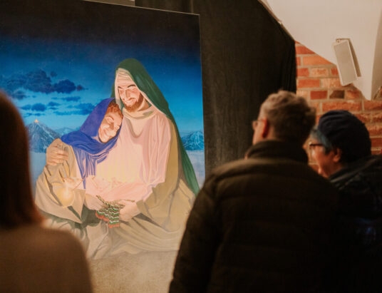 Odnaleźć furtkę do istoty świąt, czyli artyści o Bożym Narodzeniu