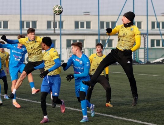 Sparingowe granie w Ustroniu. Kuźnia przegrywa z trzecioligowcem | ZDJĘCIA