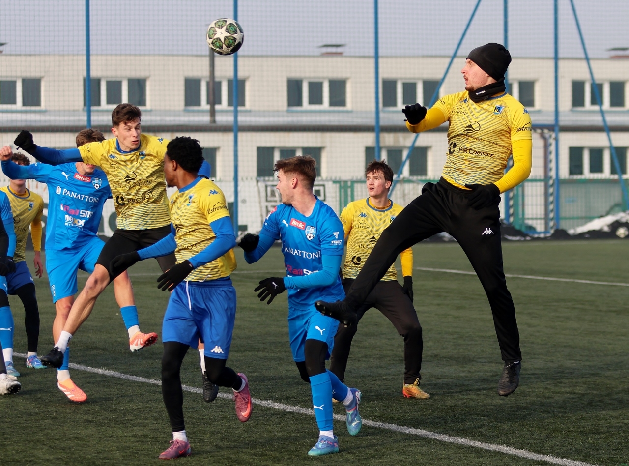 Sparingowe granie w Ustroniu. Kuźnia przegrywa z trzecioligowcem | ZDJĘCIA