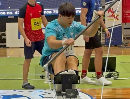 Kajakarze walczyli pod dachem | ZDJĘCIA