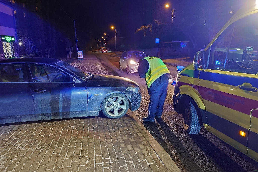 Z ostatniej chwili: Potrącenie na Michałowicza. Pieszy zabrany do szpitala – foto