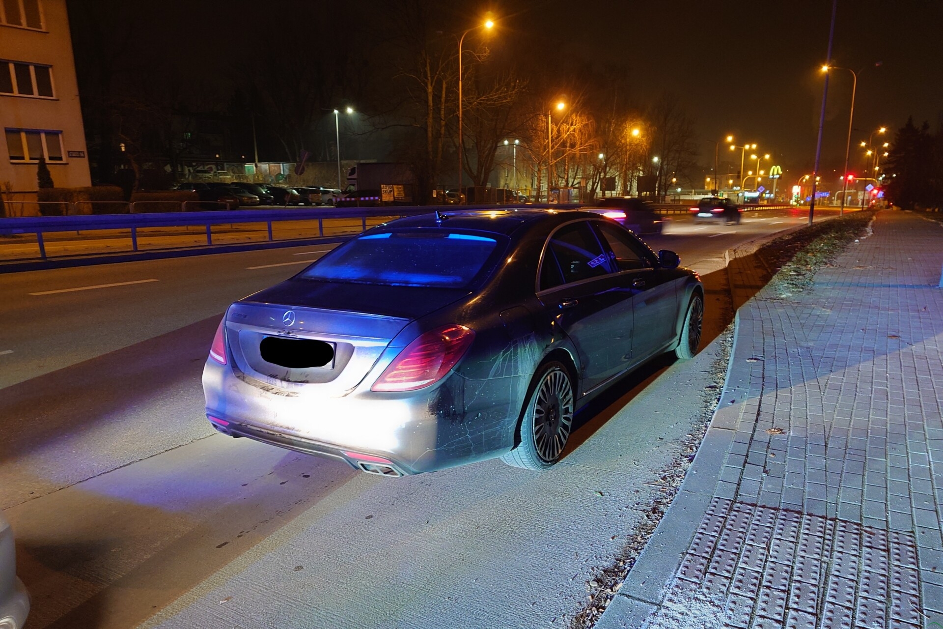 Z ostatniej chwili: Z zakazami i za szybko. Samochód zatrzymano do kontroli – foto