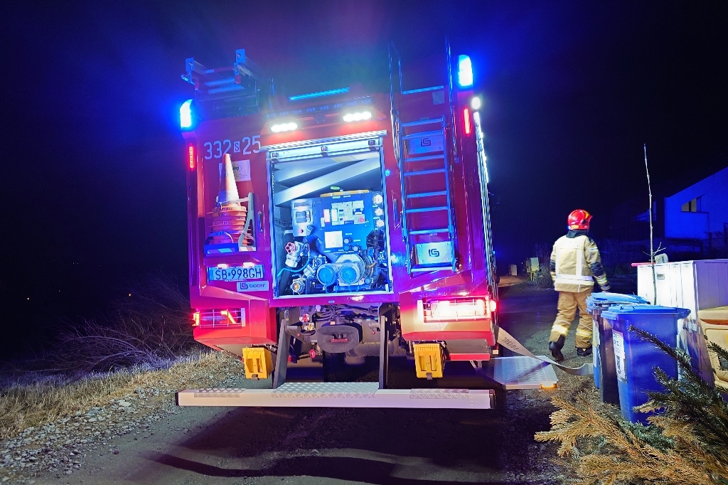 Z ostatniej chwili: Zgłoszono pożar mieszkania w piwnicy – foto