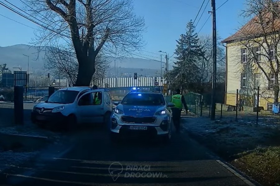 Siostry nie odpuściły drogowemu bandycie FILM