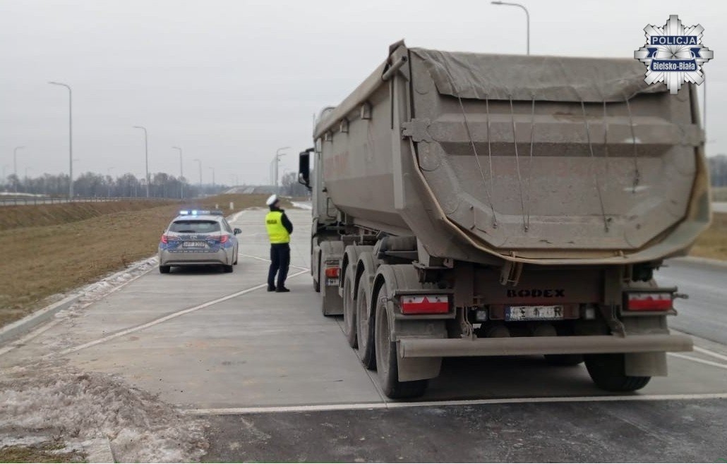 Kierowcy ciężarówek łamią zakaz na nowej S1