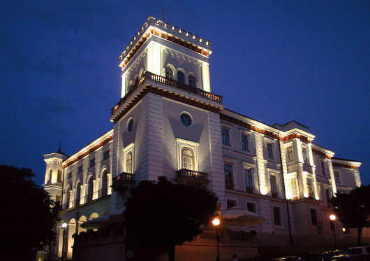 Poranny wypadek na jednym z głównych skrzyżowań w Bielsku-Białej. Piesza trafiła do szpitala