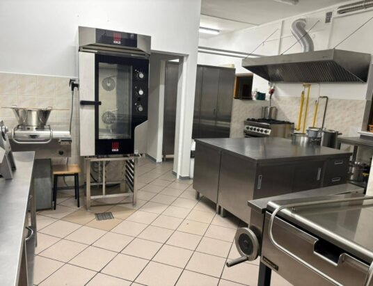 Wszystkie szkolne kuchnie w gminie Hażlach po modernizacji. Program zakończony w Pogwizdowie