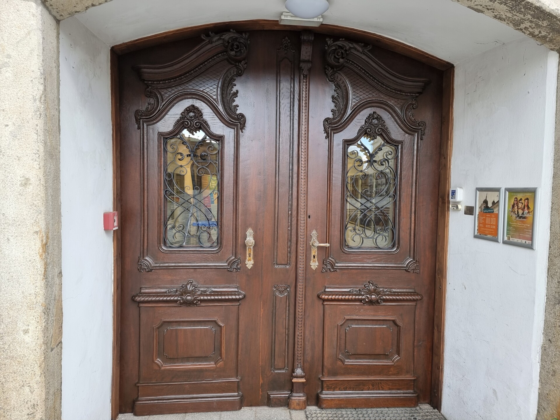 Dom Narodowy w Cieszynie zyskał reprezentacyjne wejście. Brama jak nowa