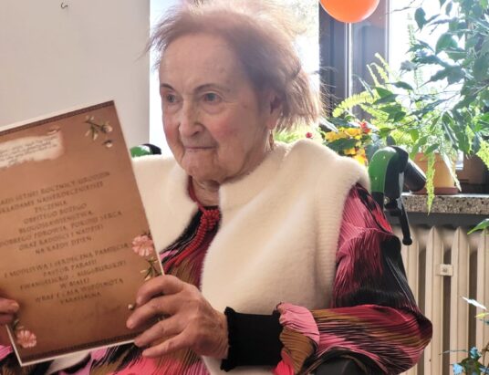 Jubileusz niezwykłej Bielszczanki. Miła  niespodzianka od najmłodszych