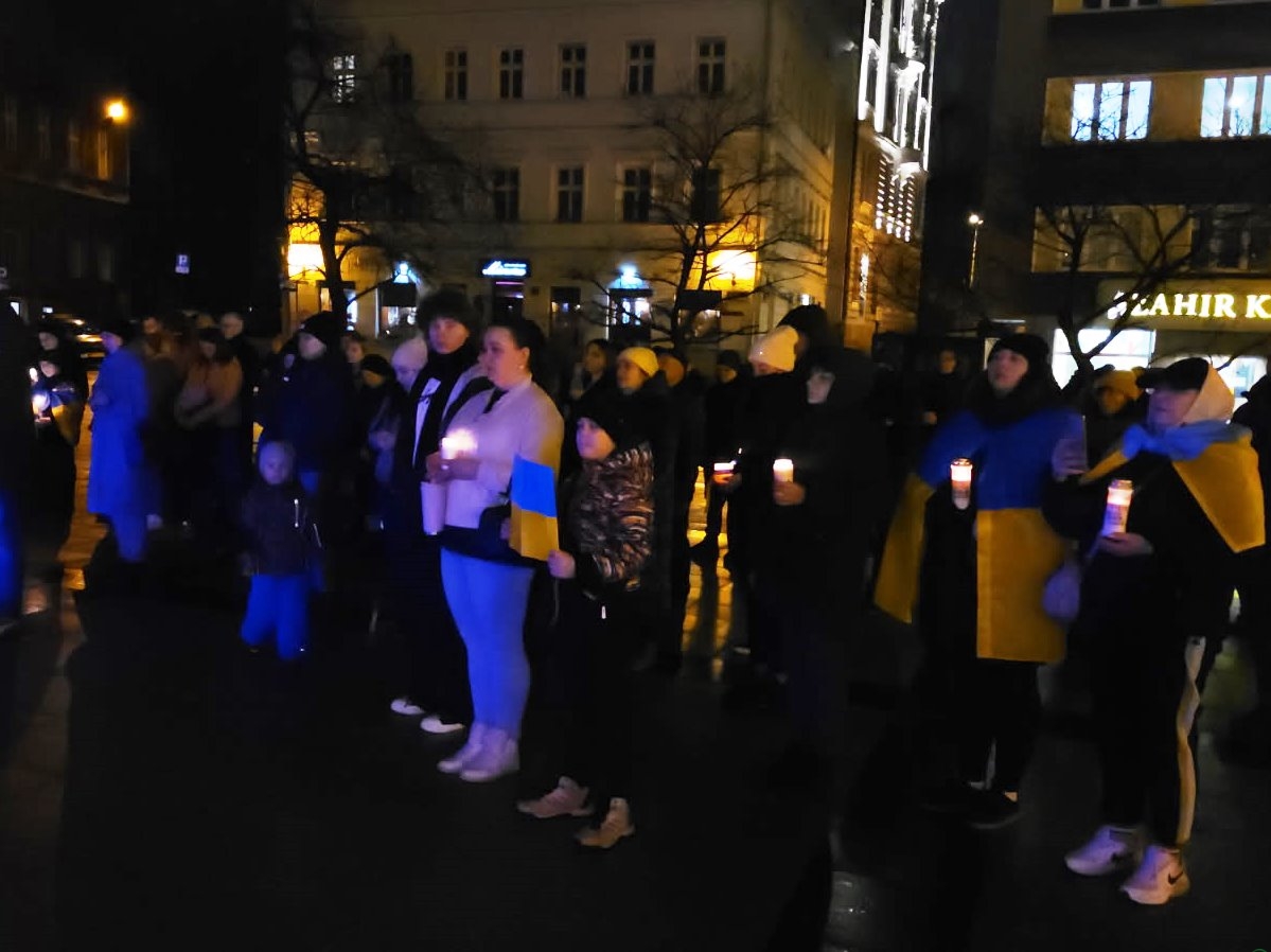 Modlitwa o pokój na Ukrainie. W rocznicę rosyjskiej agresji w Bielsku-Białej zapłonęły świece