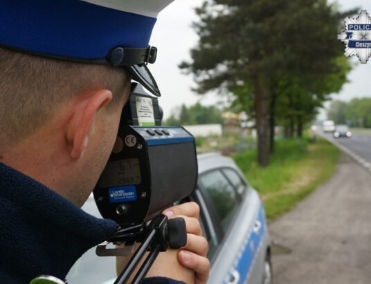 Rażąco za szybko w terenie zabudowanym. Kierowca BMW zatrzymany w Górkach Małych — stracił prawo jazdy i odmówił przyjęcia mandatu