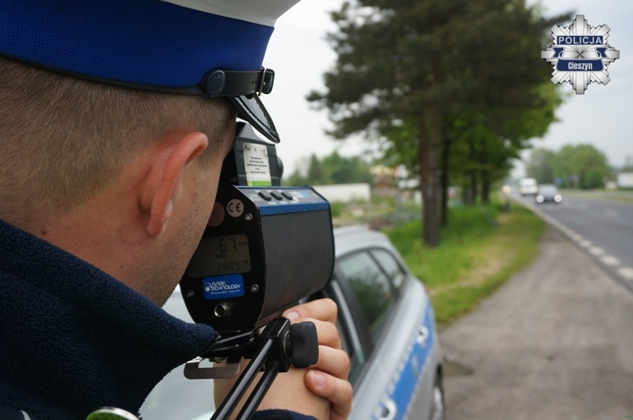 Rażąco za gwałtownie w terenie zabudowanym. Kierowca BMW zatrzymany w Górkach Małych — stracił prawo jazdy i odmówił przyjęcia mandatu