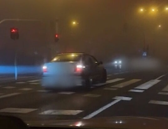 Popisywał się na skrzyżowaniu. Na podstawie nagrania policjanci dotarli do 20-latka