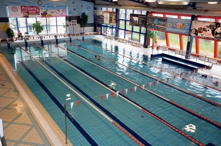 Zasłabnięcie na pływalni w Kętach. 62-latek trafił do szpitala