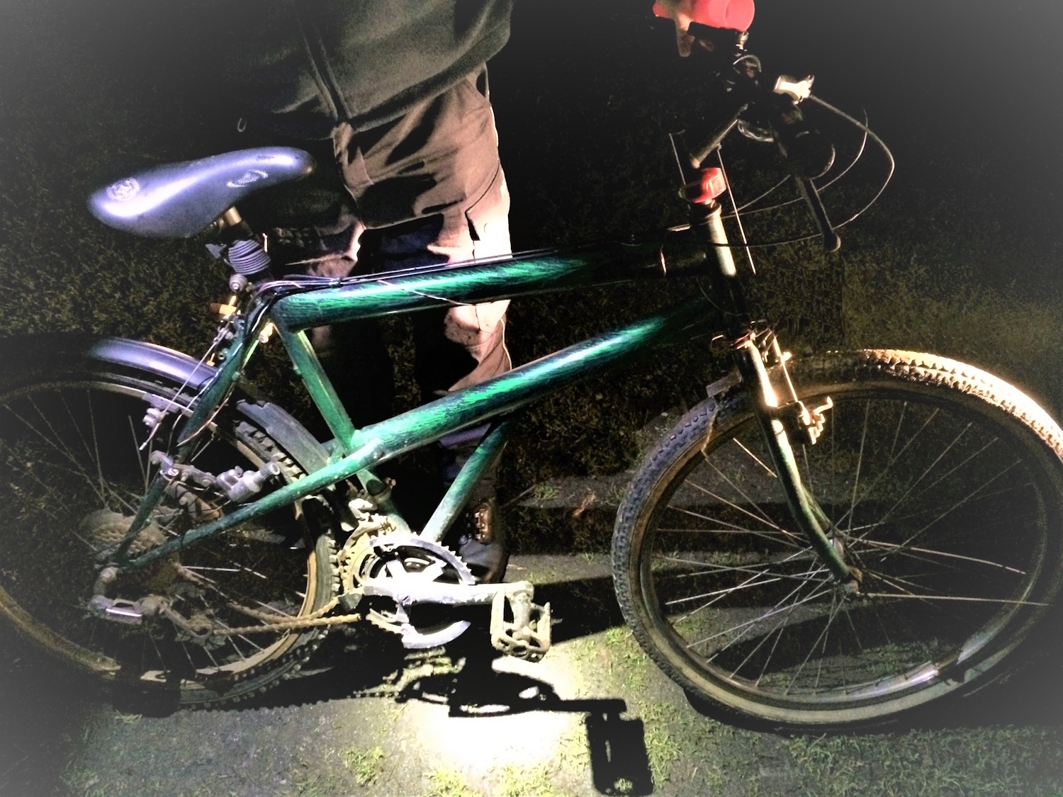 Wpadł podczas nocnej jazdy na rowerze