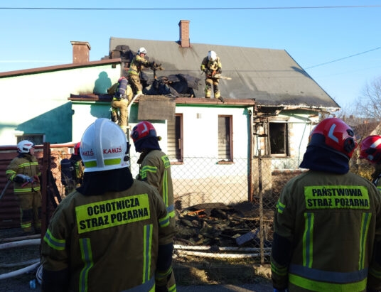 Z ostatniej chwili: Wilkowice: Pożar domu. Z okien wydobywały się kłęby dymu | ZDJĘCIA