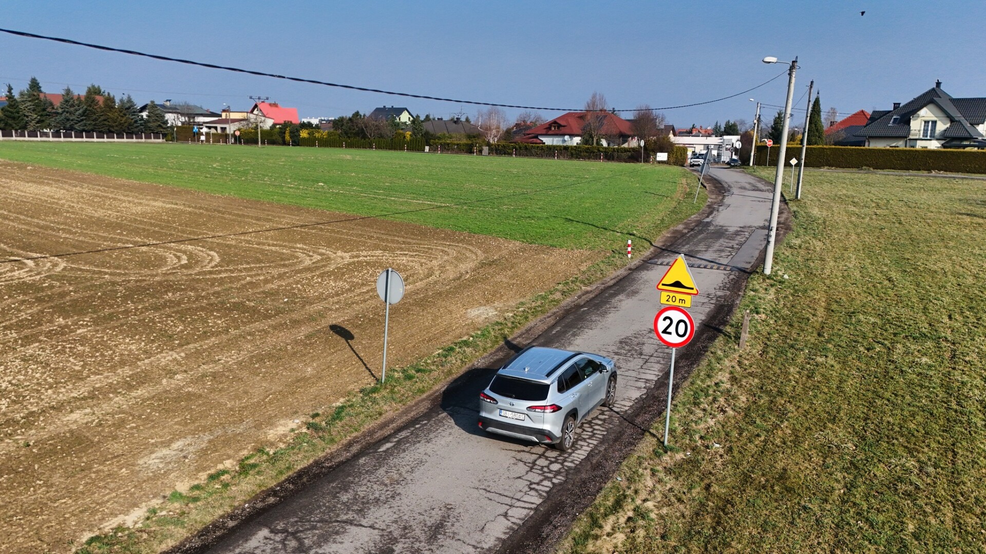 Czechowice-Dziedzice: Ani metra chodnika i popękany asfalt. niedługo to się zmieni