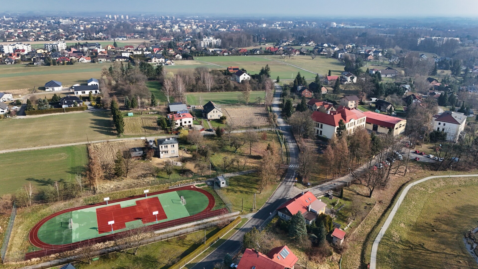 Czechowice-Dziedzice: Ani metra chodnika i popękany asfalt. niedługo to się zmieni