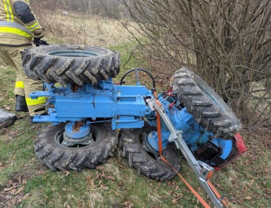 Ranna osoba po wywrotce w Międzybrodziu Bialskim | ZDJĘCIA