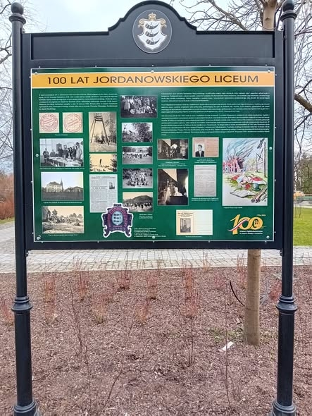 Nowa plenerowa wystawa na Rynku w Jordanowie – ZDJĘCIA