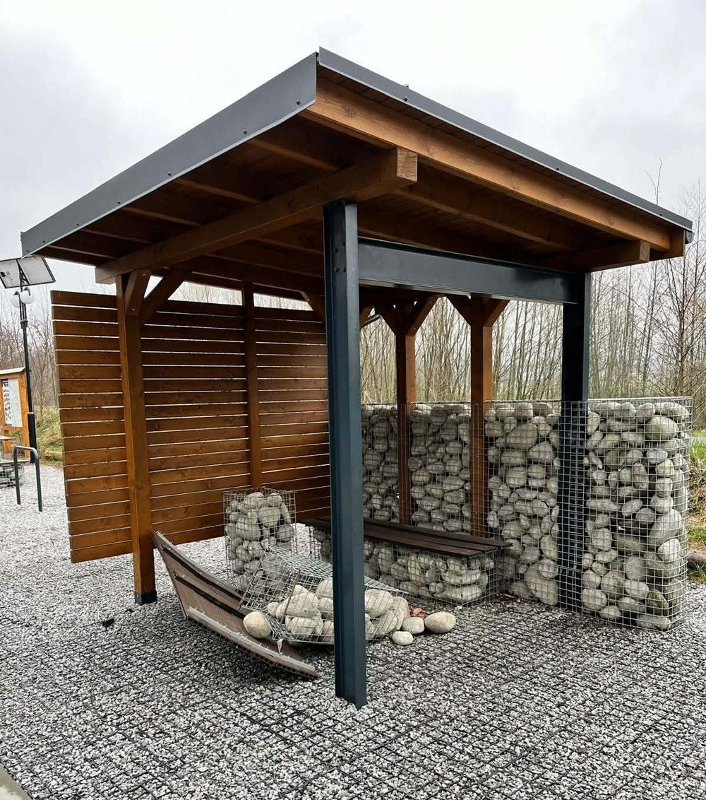 Akty wandalizmu w gminie Brenna. Zniszczono plac zabaw i infrastrukturę turystyczną [ZDJĘCIA]