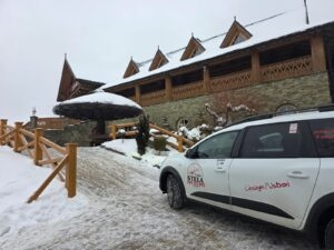 Koniec z własnym autem w Ustroniu? Nowy model transportu zmienił sposób wypoczynku w Beskidach